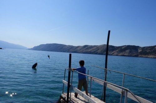 Polaznici loparskog vrtića u more porinuli bocu s porukama o autizmu