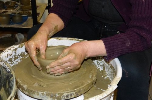 Započeo tečaj izrade keramike (lončarstva)